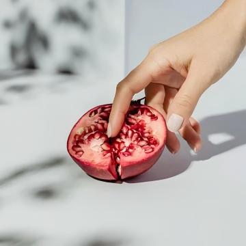 Мастурбация может быть лекарством от менструальных симптомов